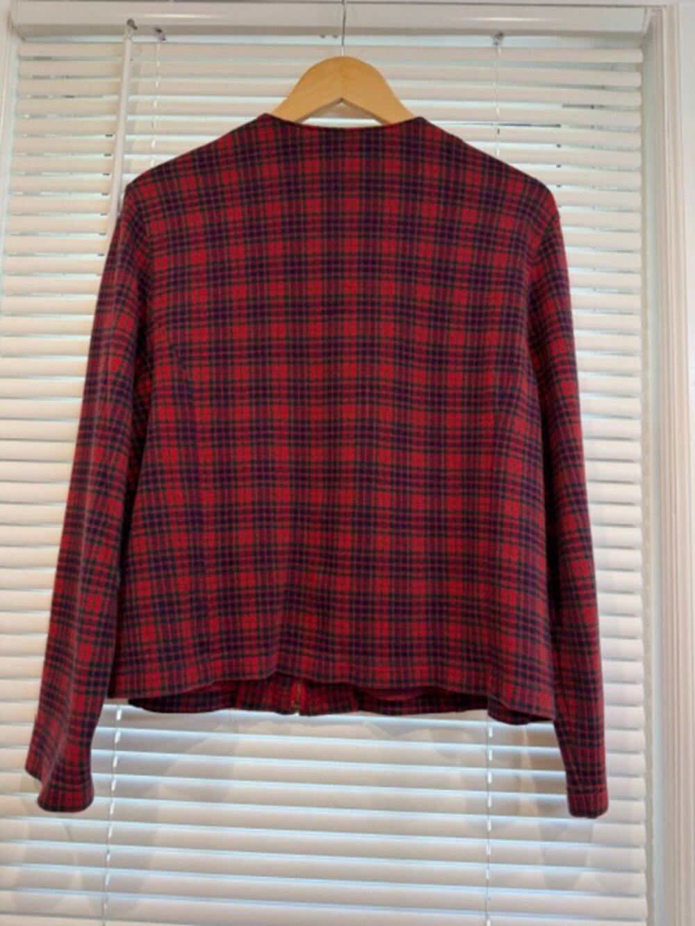 Land’s End Plaid Red Zipper Cotton Top Size L. - Picture 5 of 13